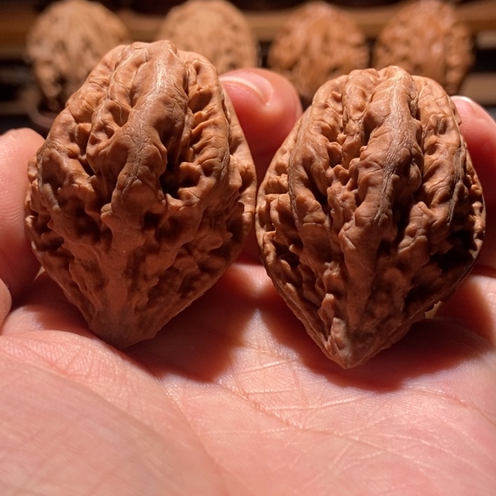 文玩核桃吊坠楸玥核34