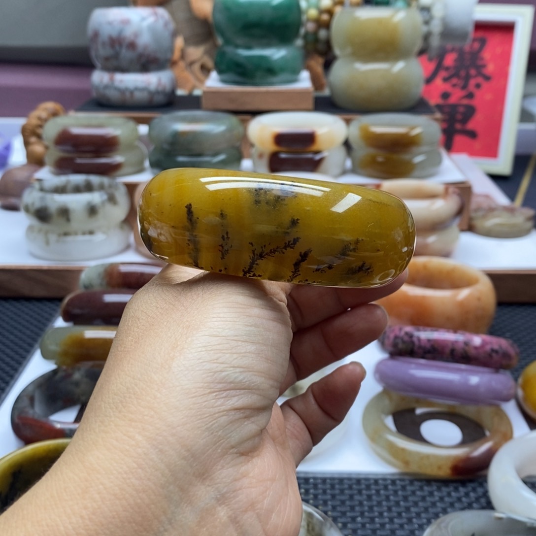 h***也石英岩玉手镯未镶嵌