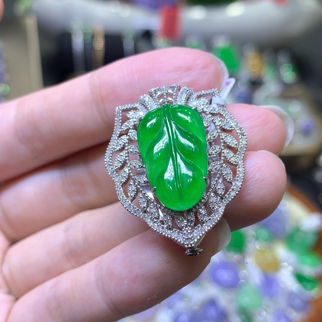 【闪购商品】翡翠颈饰18K金镶嵌翡翠吊坠项链