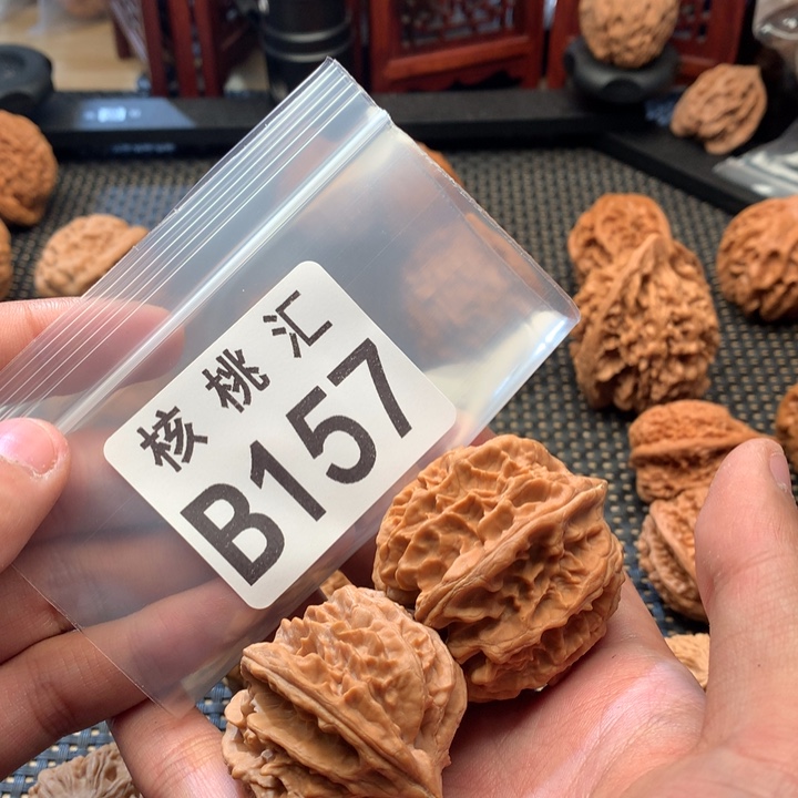 文玩核桃吊坠大龙