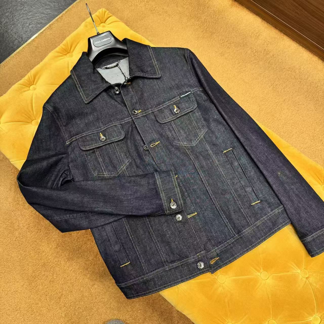 全新未使用D.....G丹宁色金牌薄牛仔衣/48国现