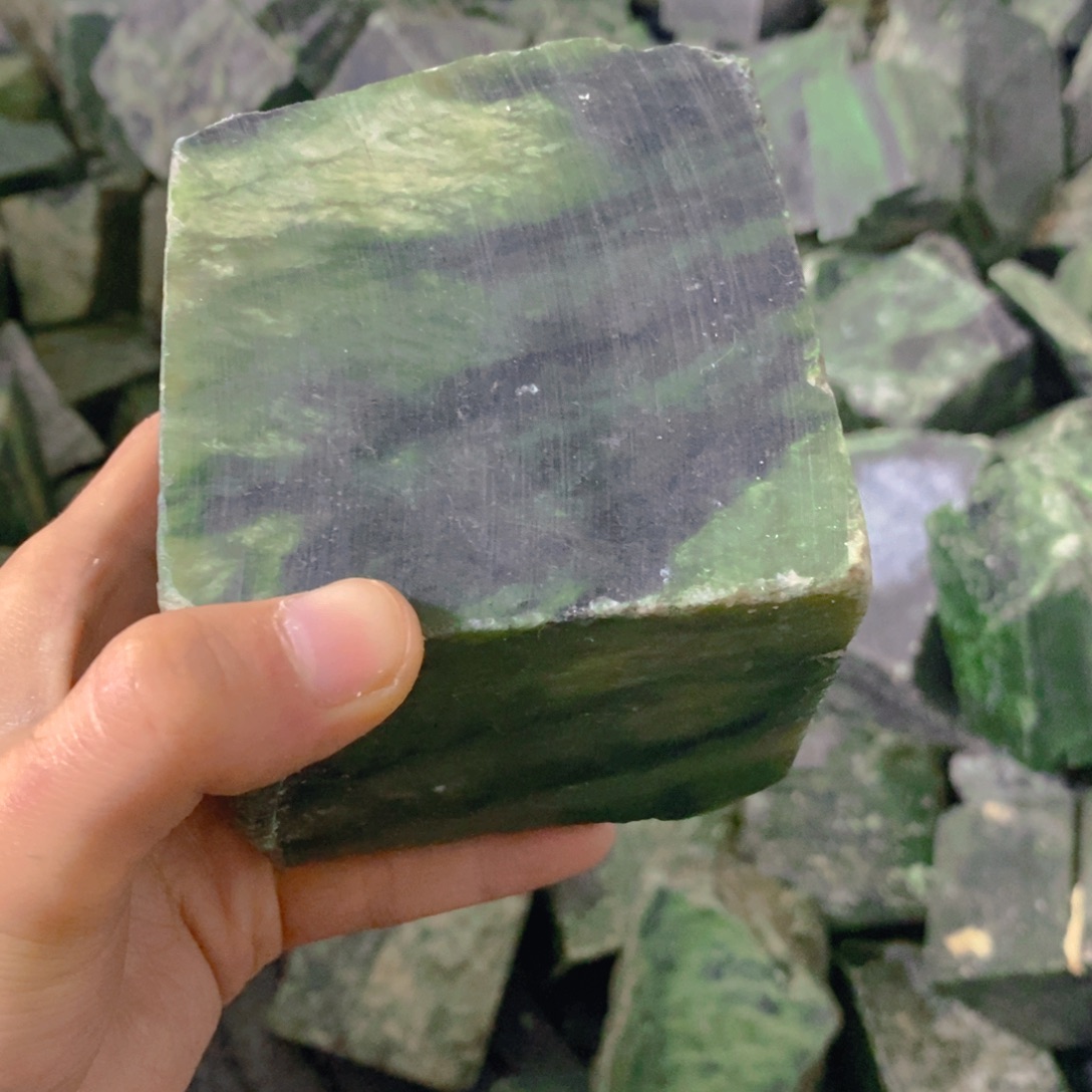 半***寒和田玉未镶嵌珠宝半成品