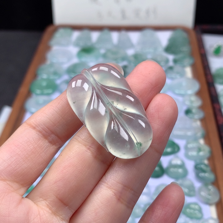 颈饰未镶嵌翡翠高冰飘花大叶子