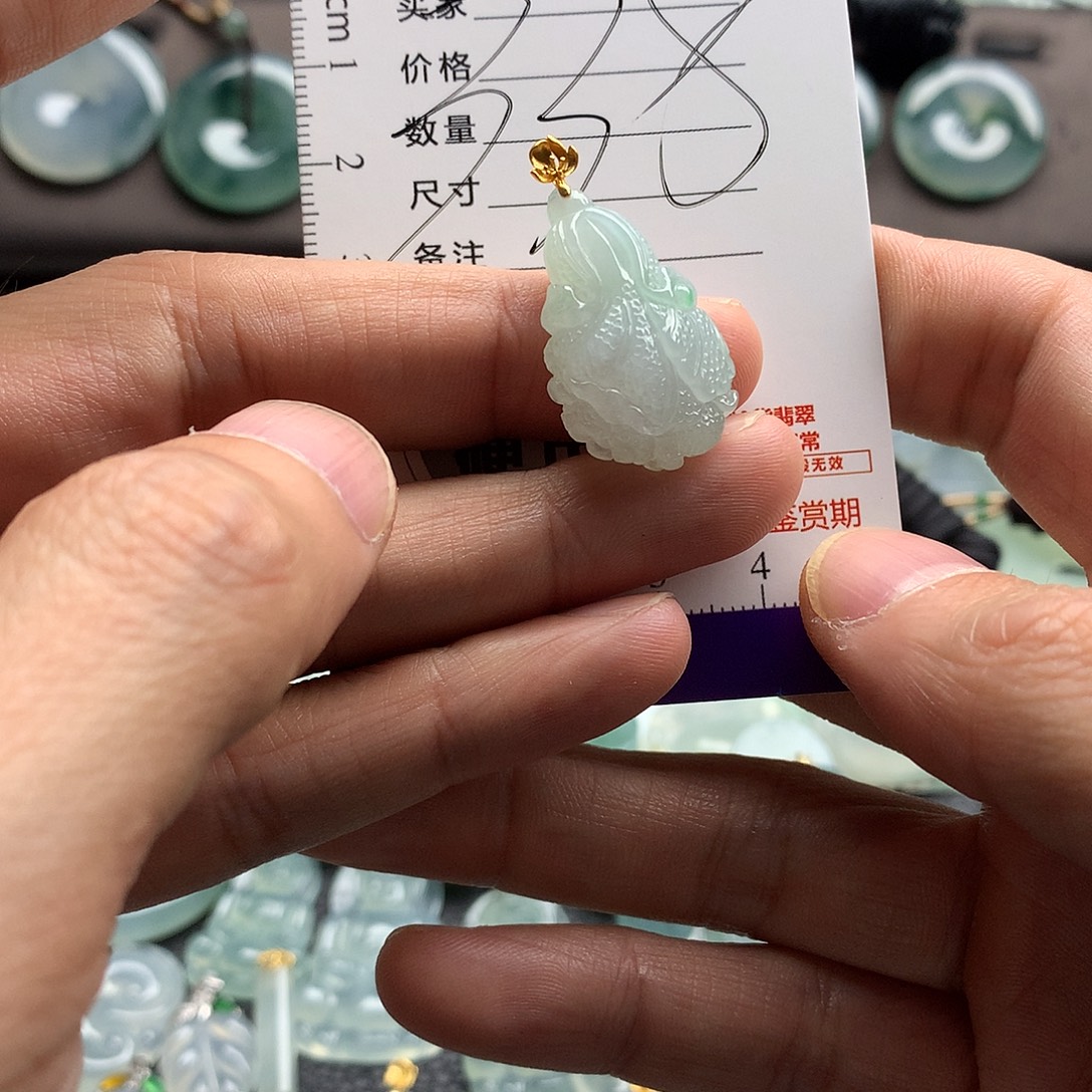 翡翠未镶嵌颈饰吊坠