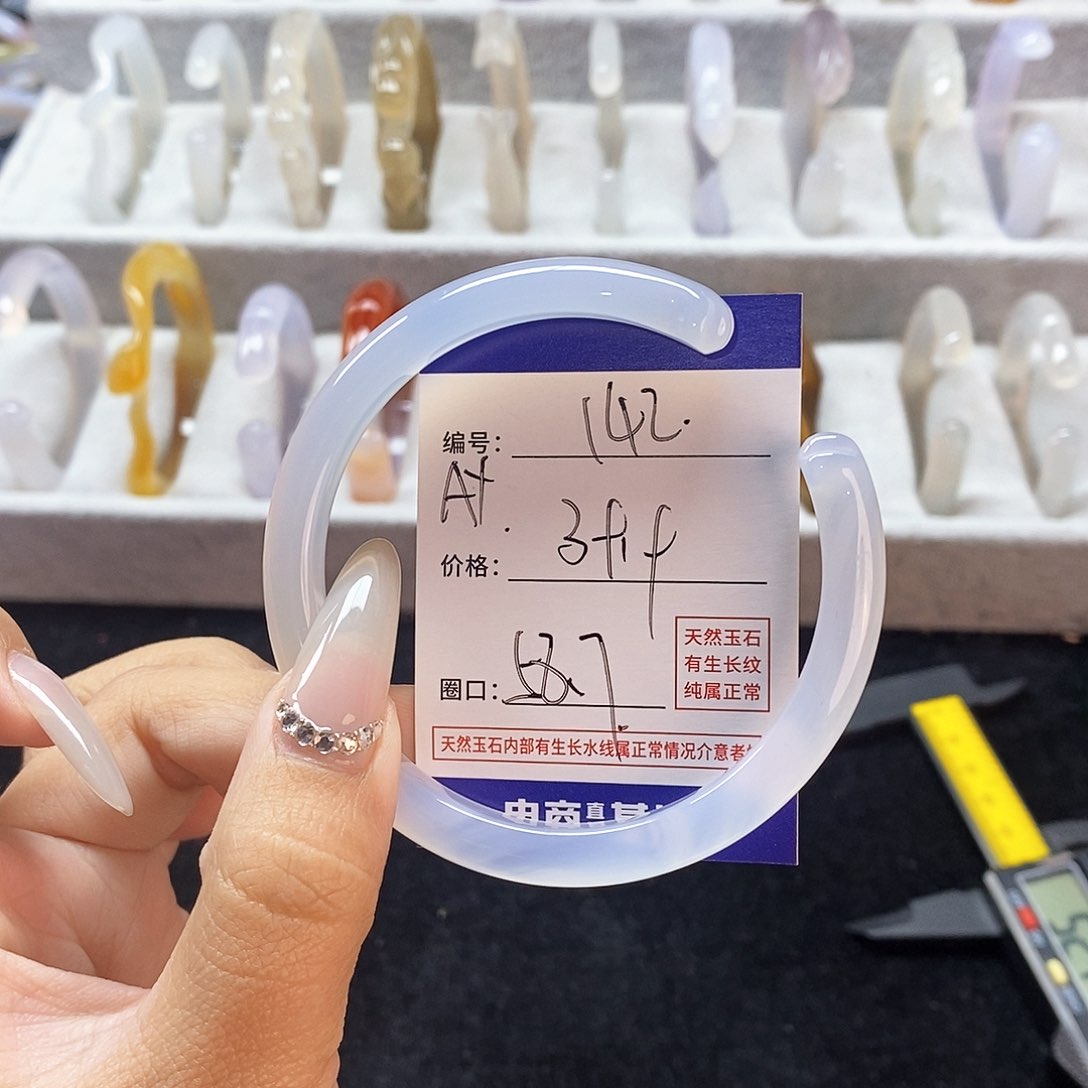 玛瑙/玉髓手镯未镶嵌142