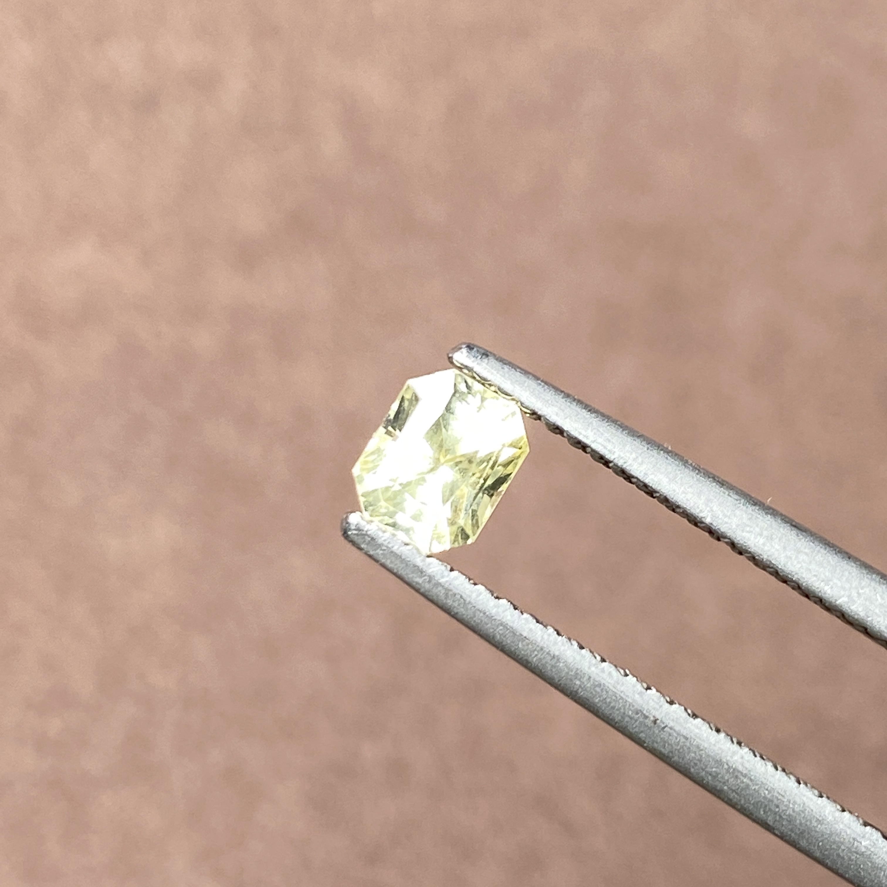 22G085 有烧黄色蓝宝石 1.0克拉