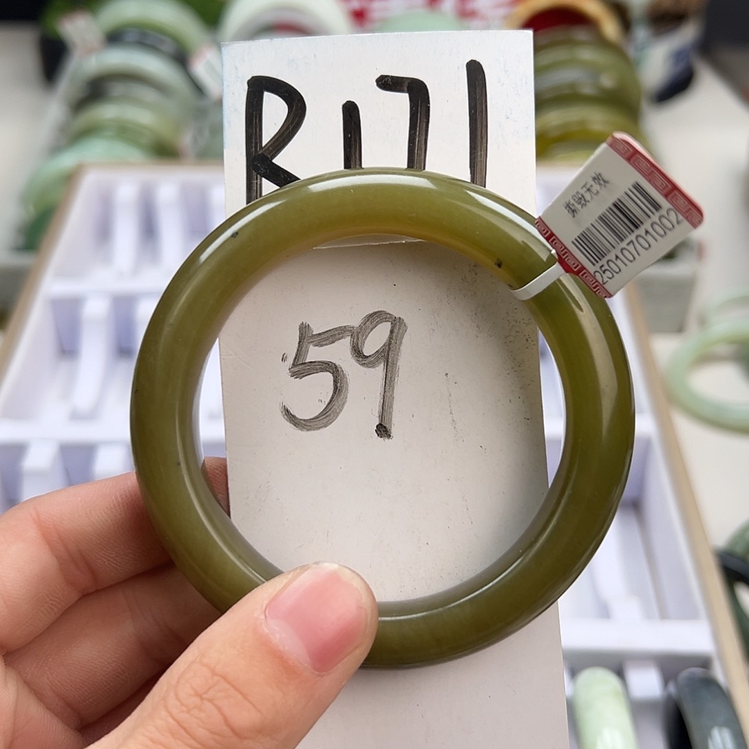 岫玉手镯未镶嵌天然岫玉