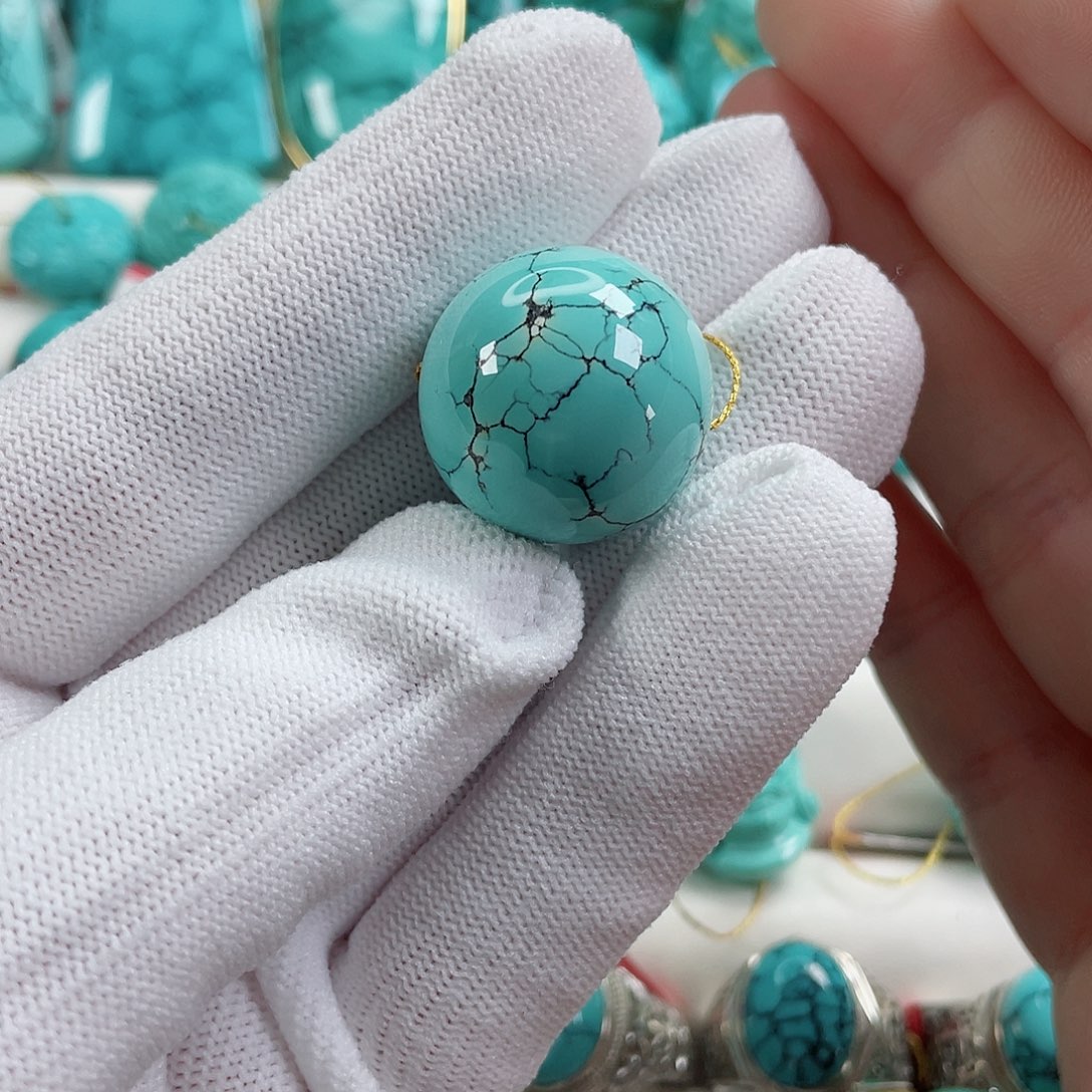 绿松石颈饰未镶嵌