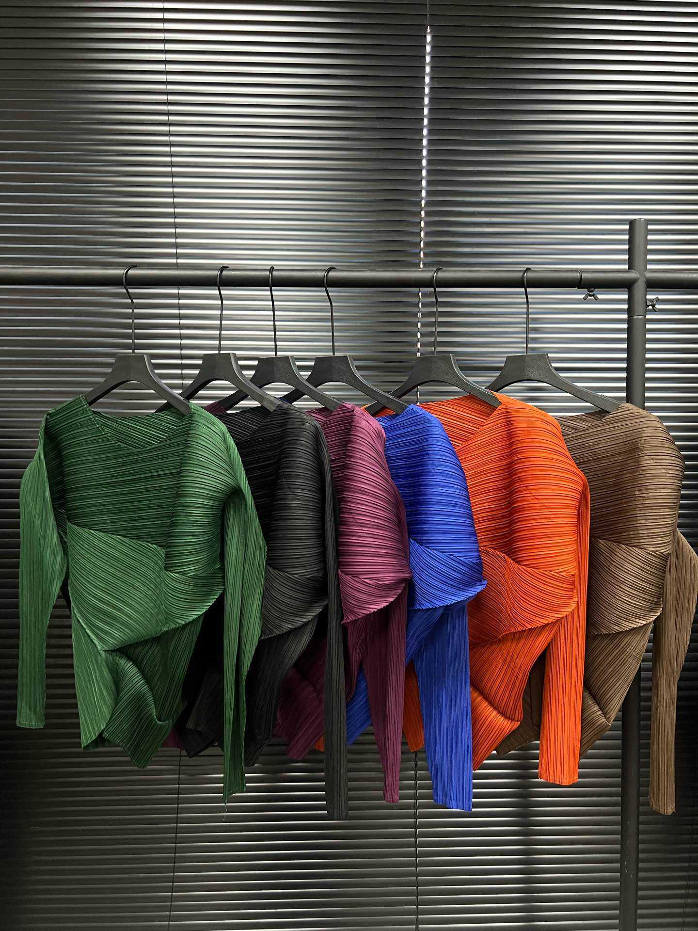 【小蛮腰】宅宅褶皱2025门店同款叠压上衣（原单面料）