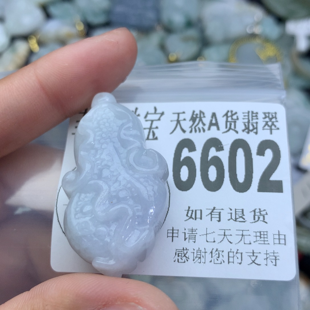 翡翠颈饰未镶嵌6602。