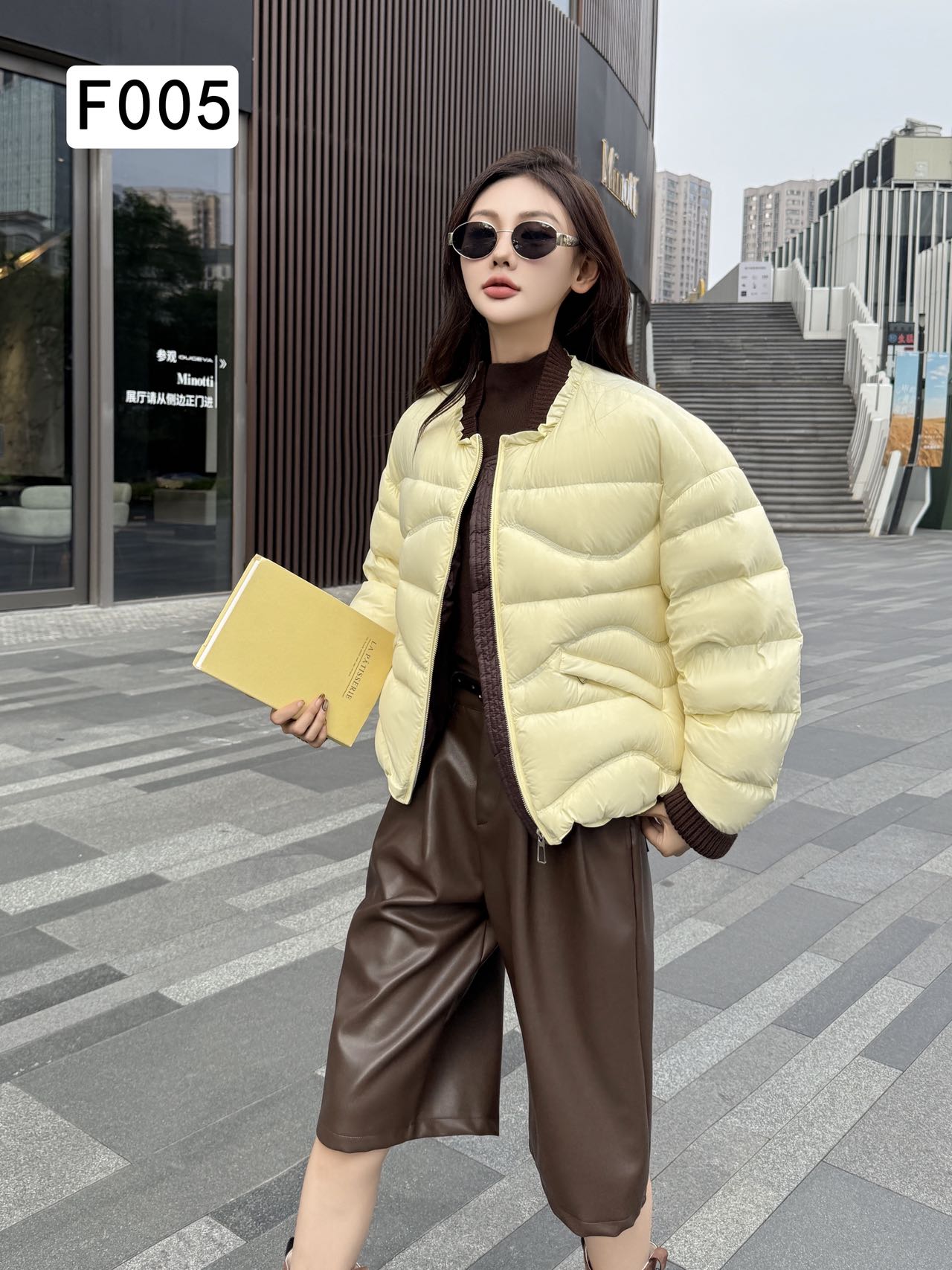 F005依莎贝尔冬季新款90羽绒服 棒球领褶皱排骨款短款休闲