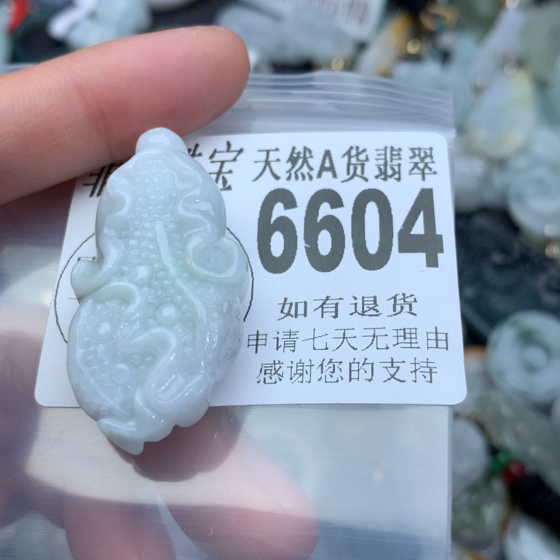 翡翠颈饰未镶嵌6604。