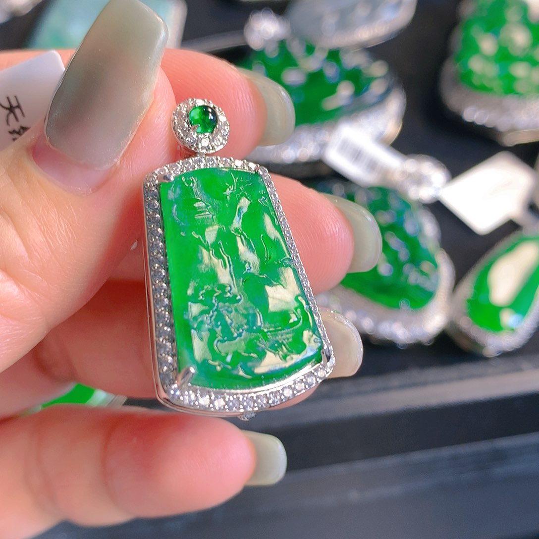 翡翠颈饰未镶嵌翡翠