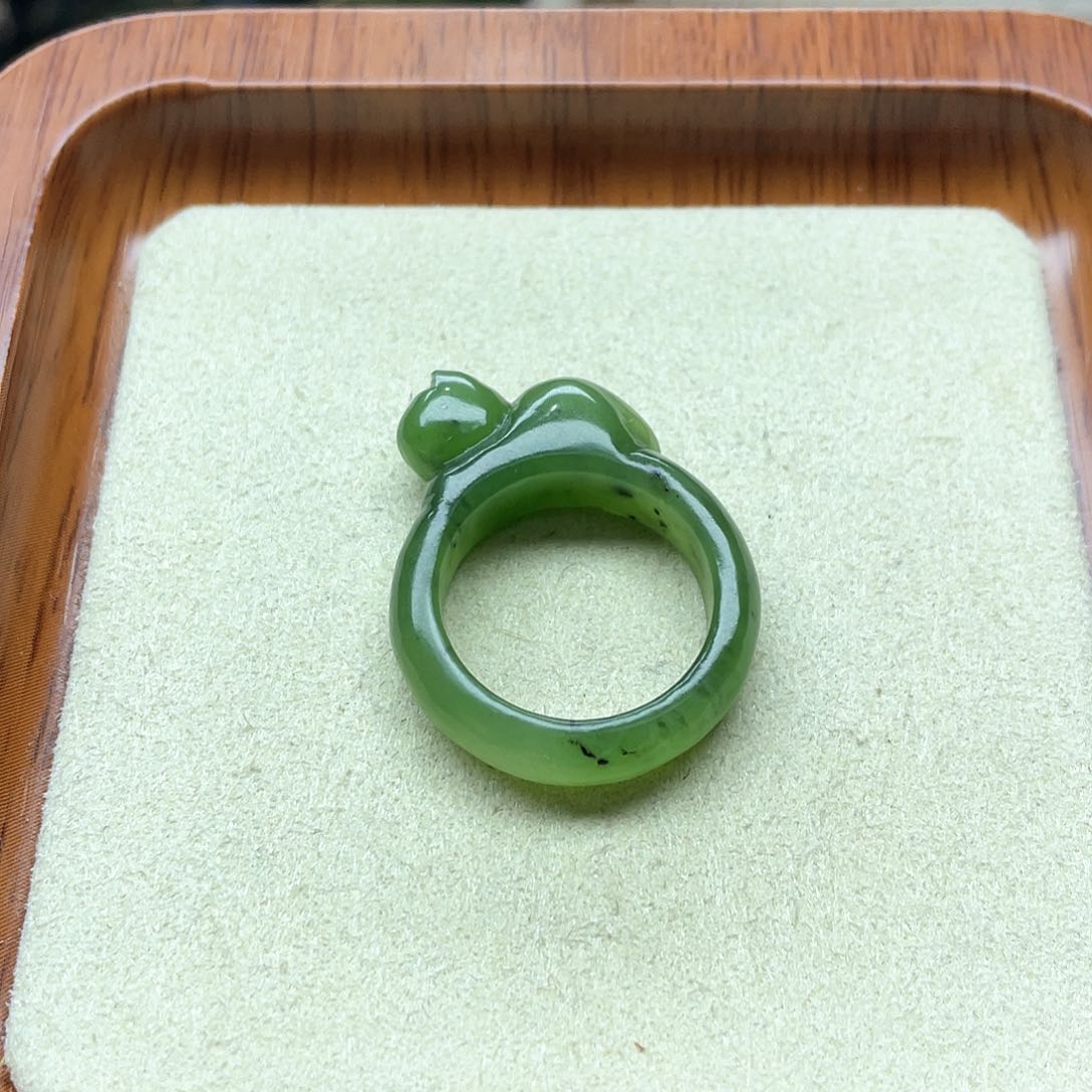 和田玉戒指未镶嵌上**！碧玉猫猫戒圈18