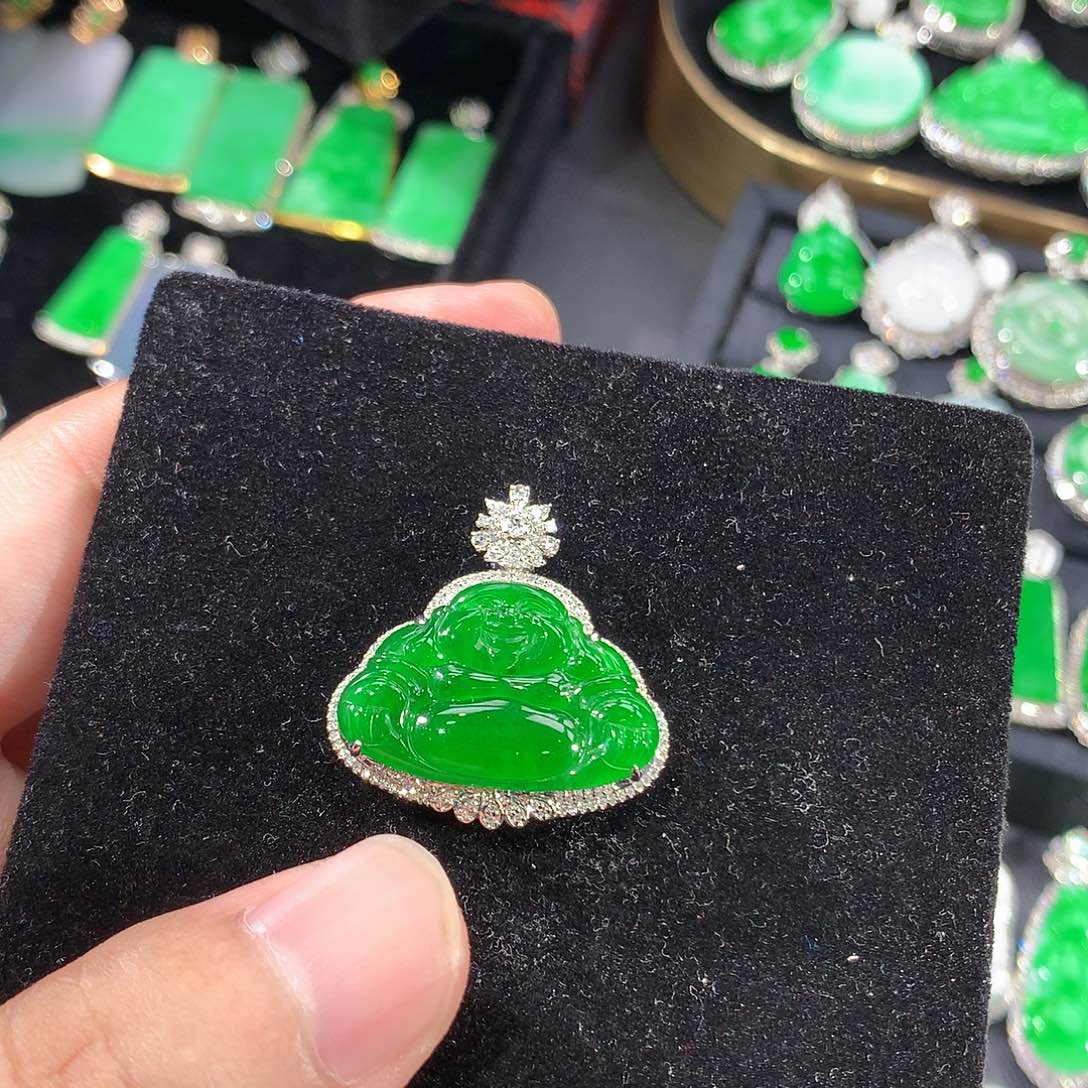 翡翠18K金镶嵌颈饰