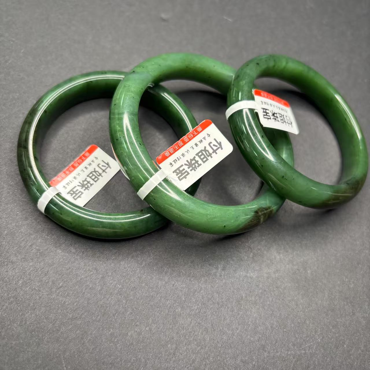 【小付姐】和田碧玉红皮老俄料手镯一条（多样性发其一）