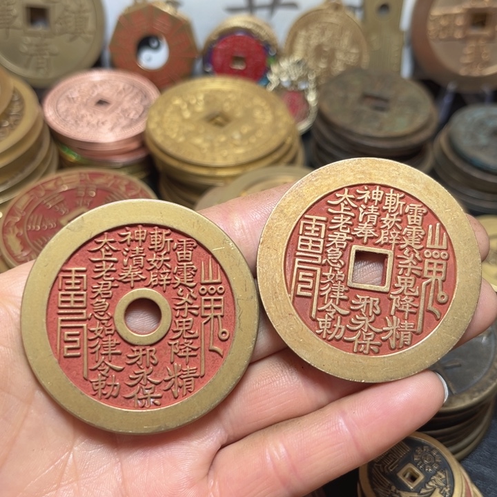 玩***呗铜现代工艺文创钱币01