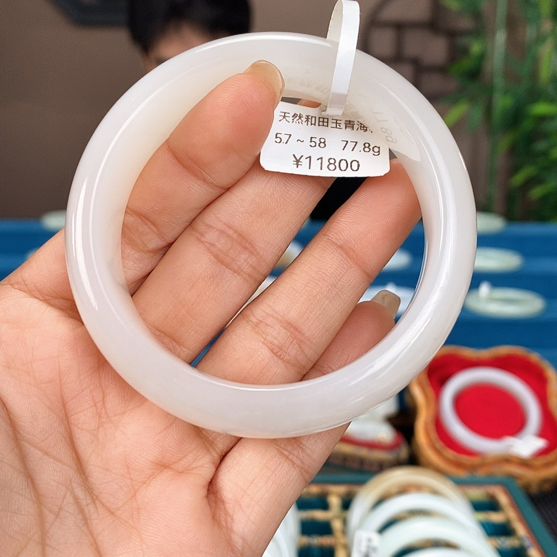 未镶嵌手镯和田玉W102