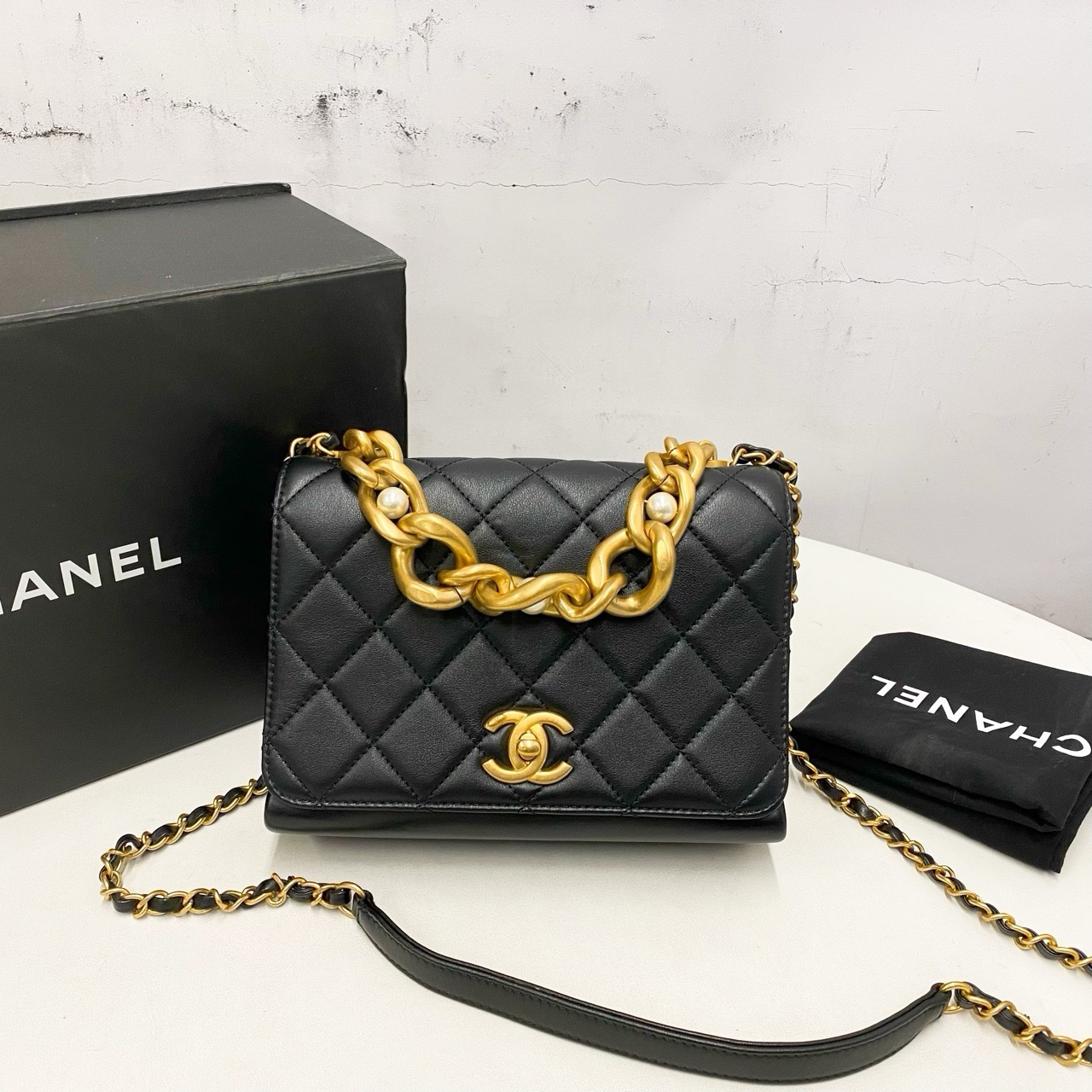 99新 Chanel/香奈儿    香奈儿黑金菱格口盖包（芯片