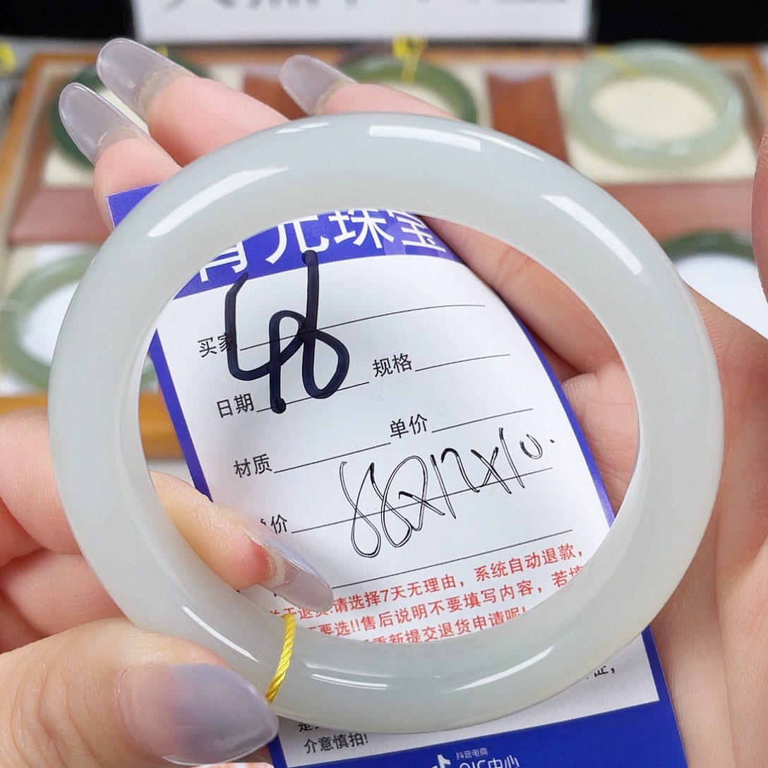 和田玉手镯未镶嵌