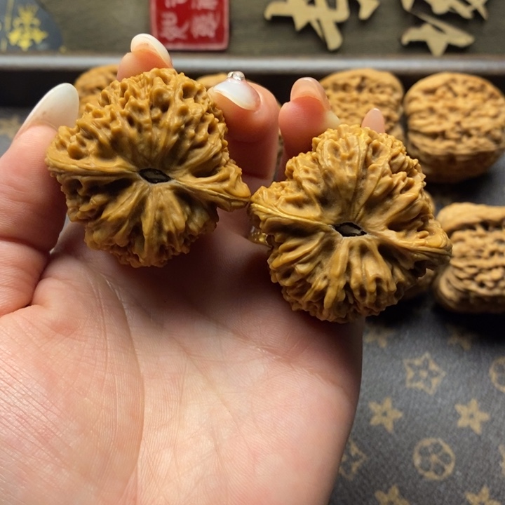 桃核把件得*得南疆石文玩核桃