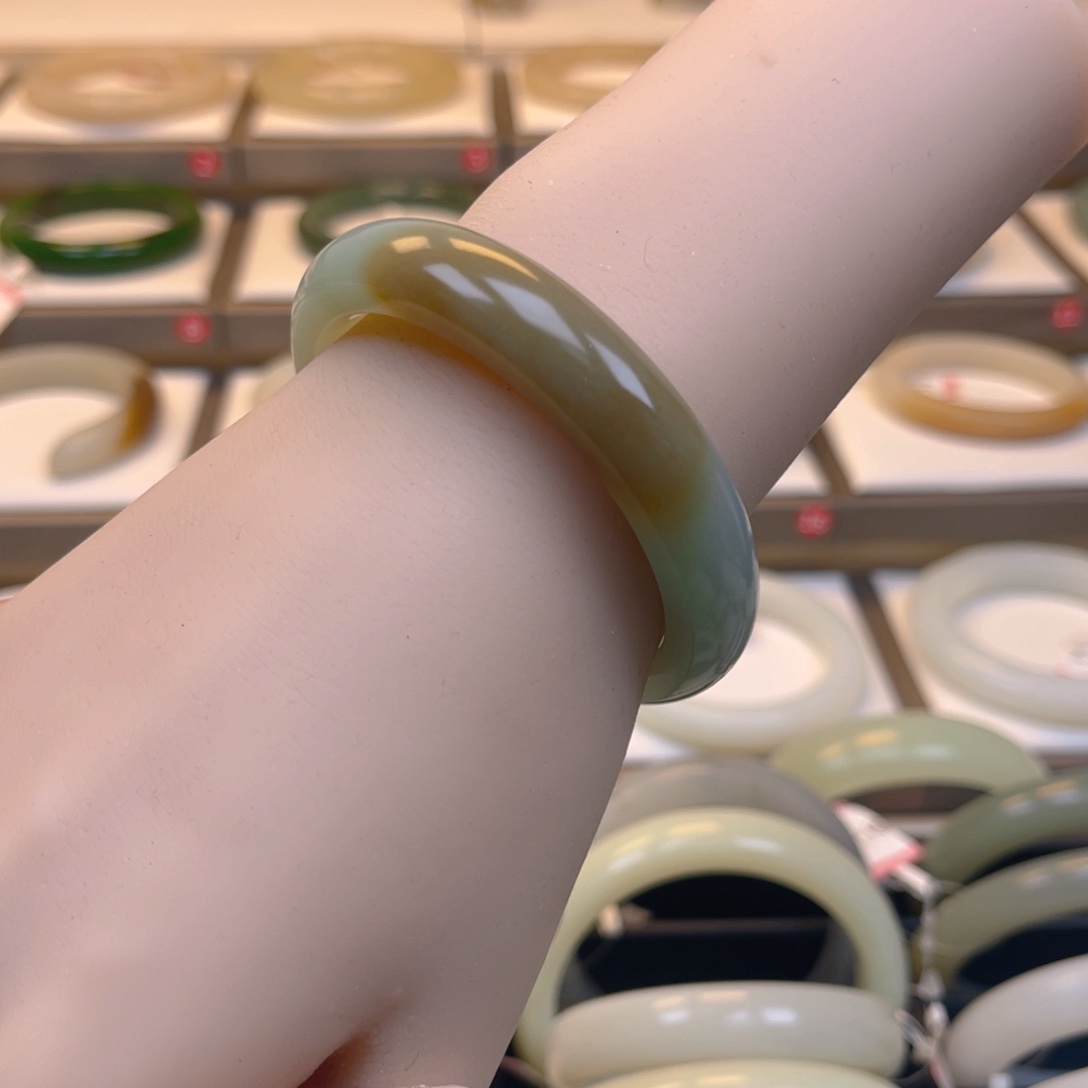 和田玉手镯未镶嵌3