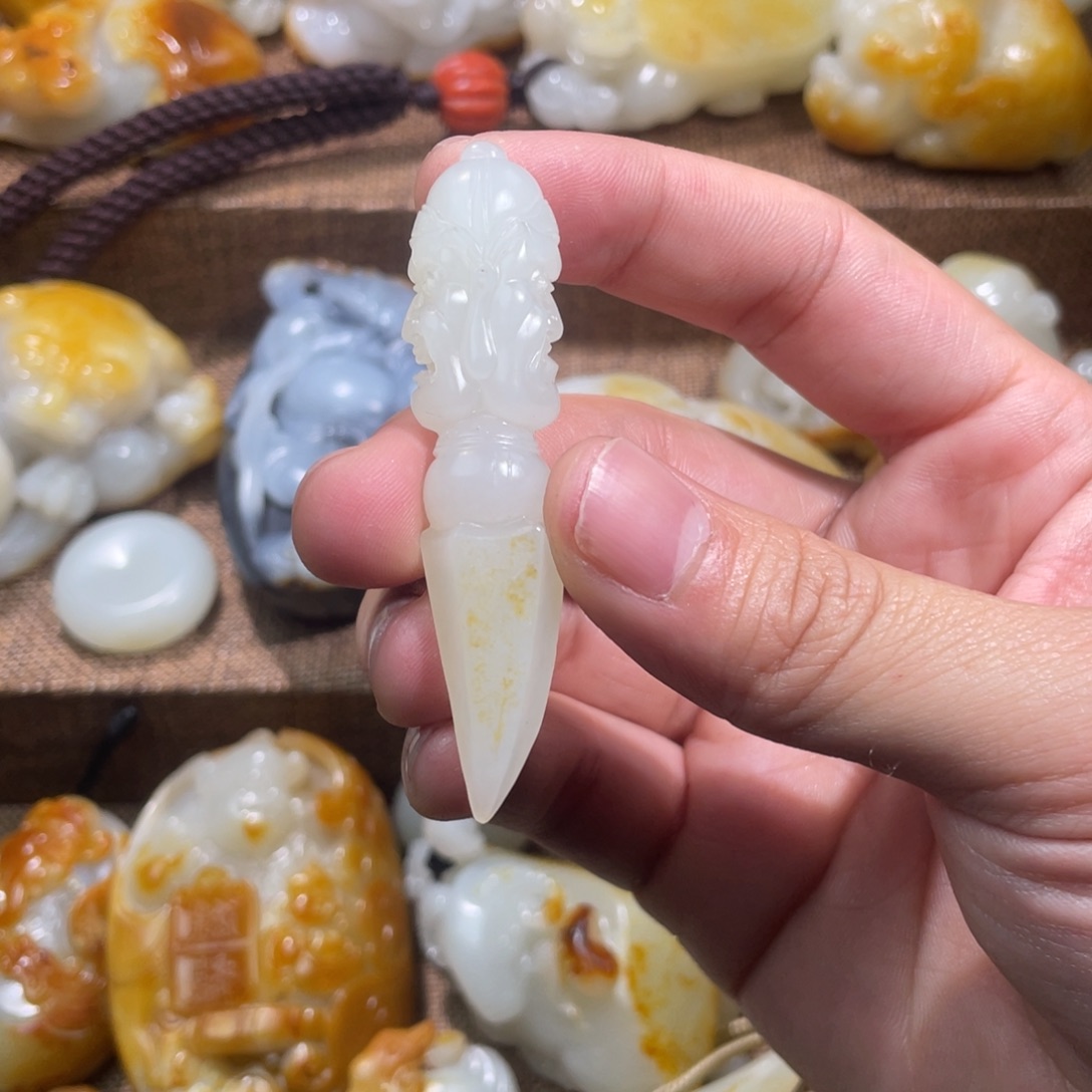 不***响和田玉未镶嵌挂件