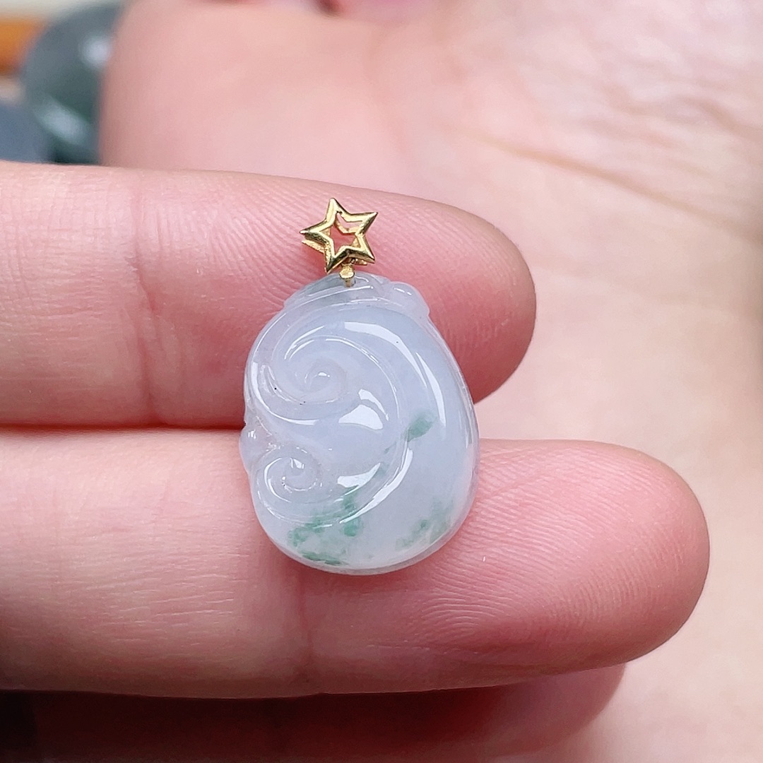 翡翠未镶嵌颈饰如意