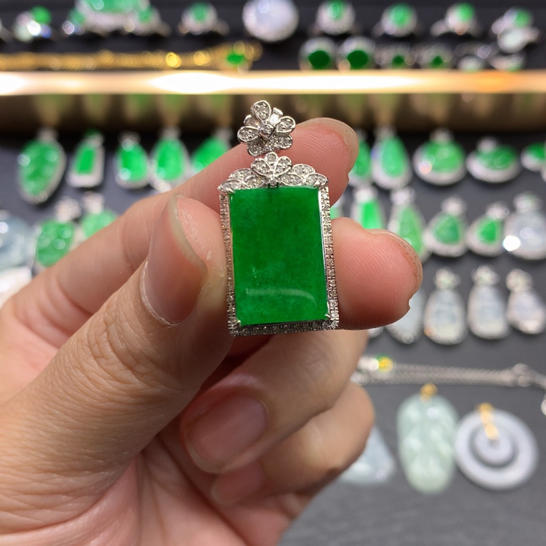 翡翠吊坠(不含链)18K金镶嵌