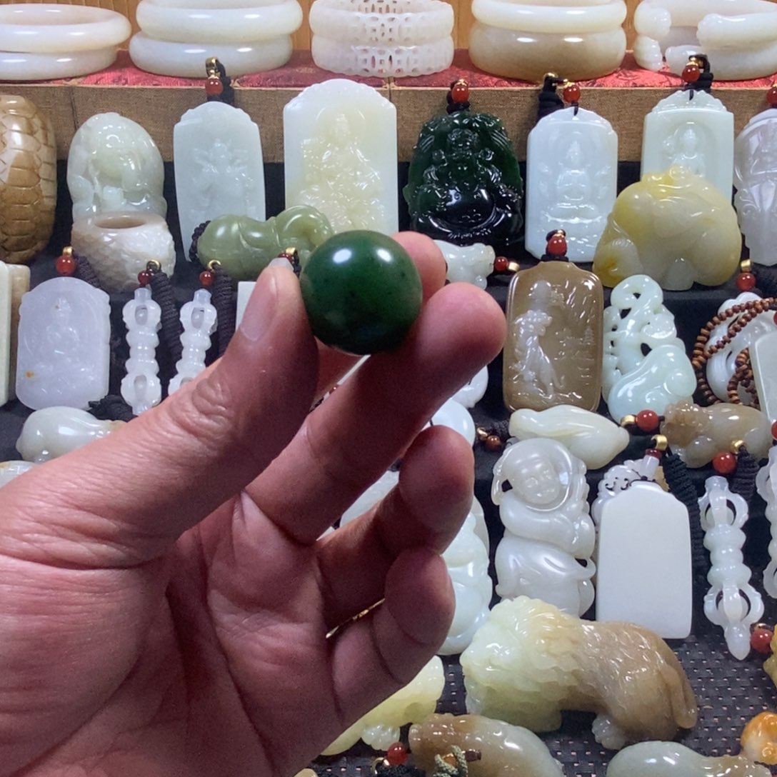 懒***猪和田玉未镶嵌挂件