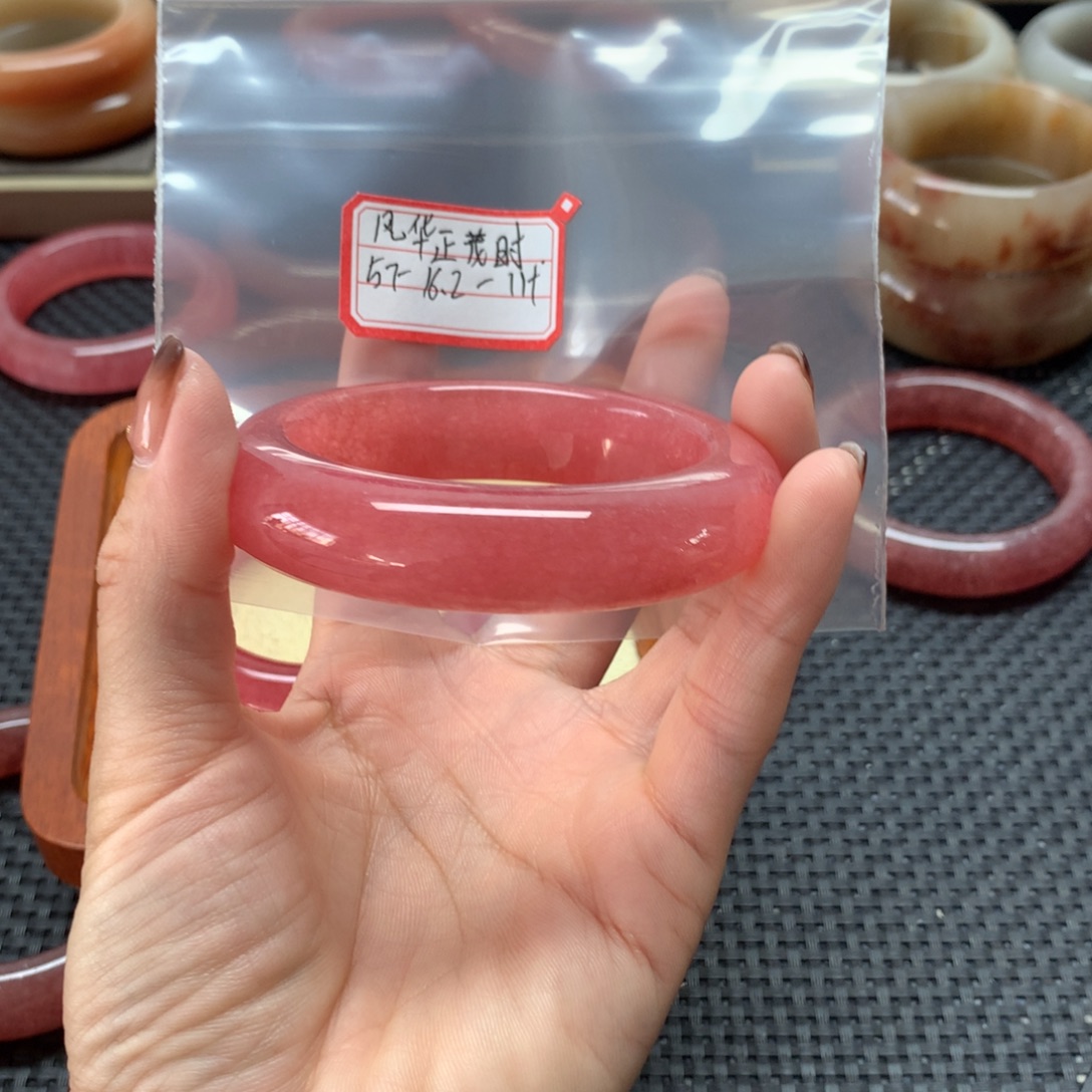 风***时石英岩玉未镶嵌手镯