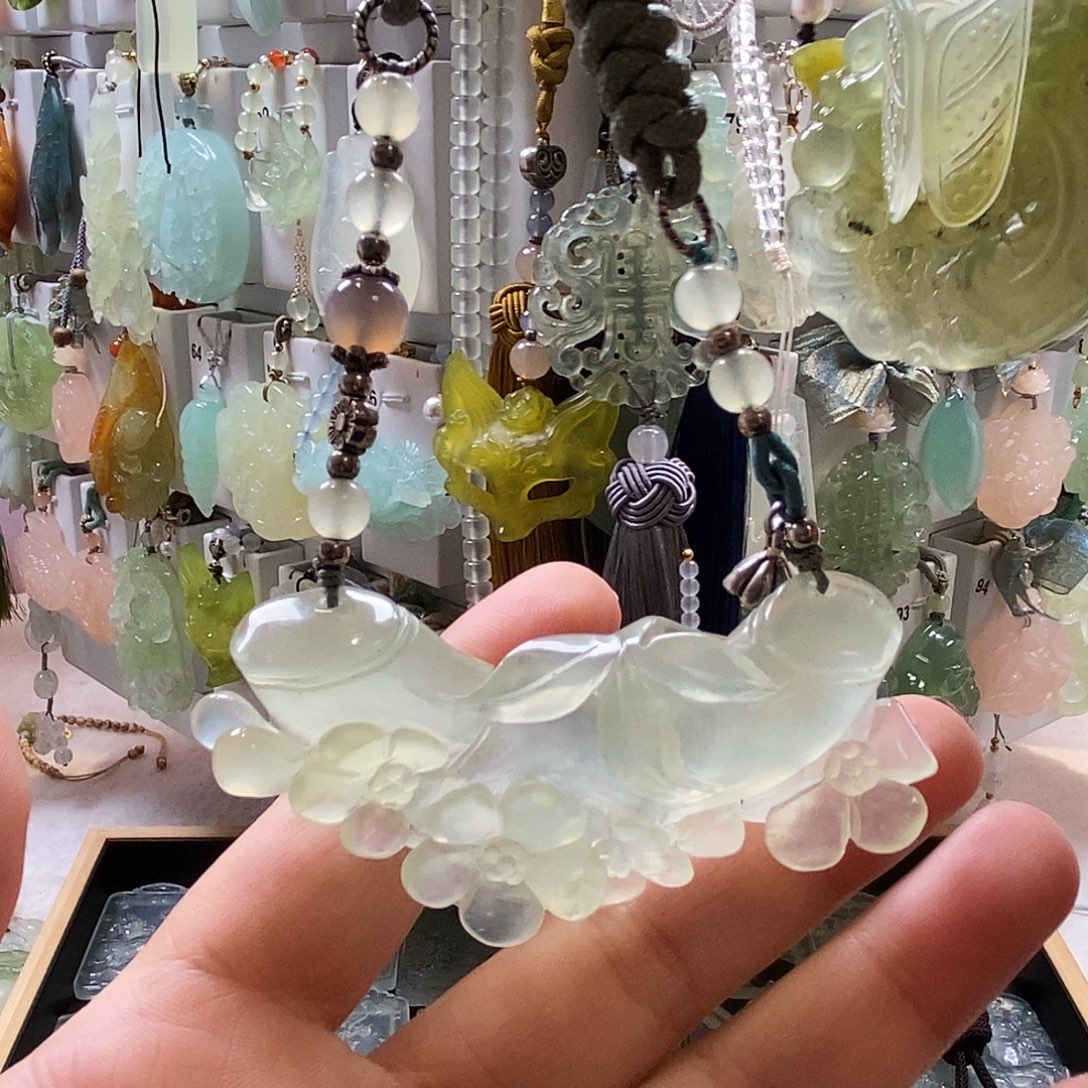 蛇纹石玉未镶嵌颈饰