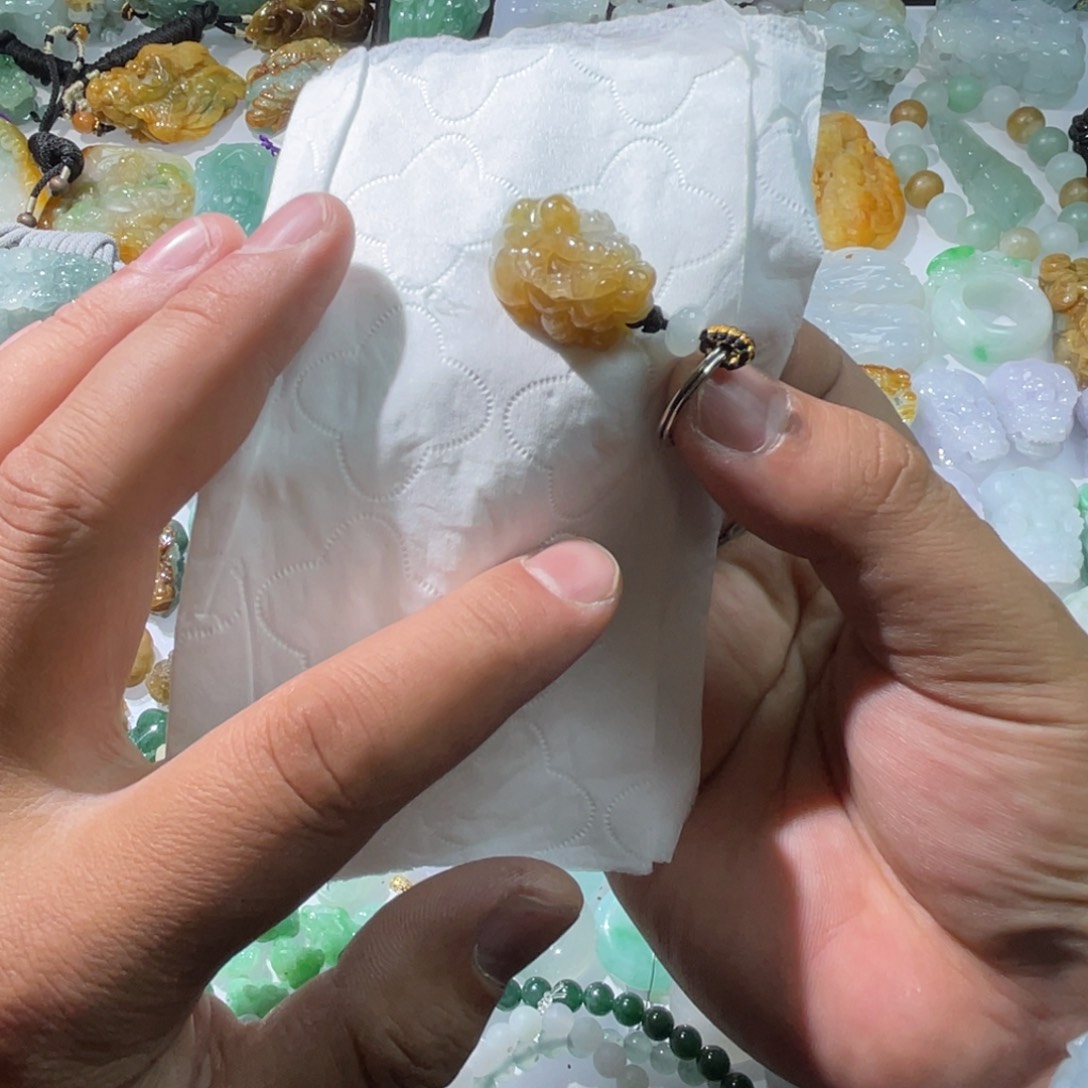 翡翠颈饰未镶嵌天然