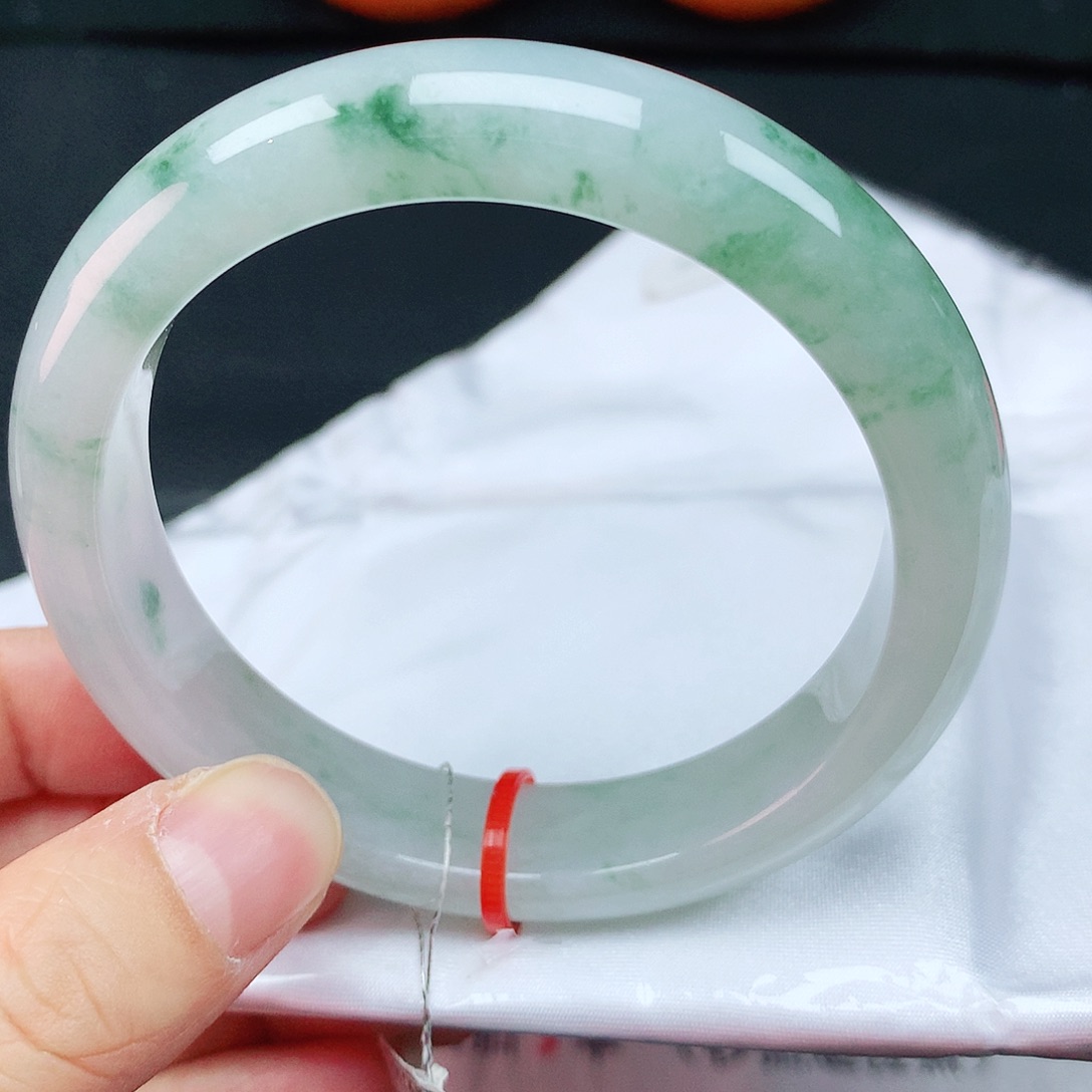 翡翠手镯未镶嵌56圈