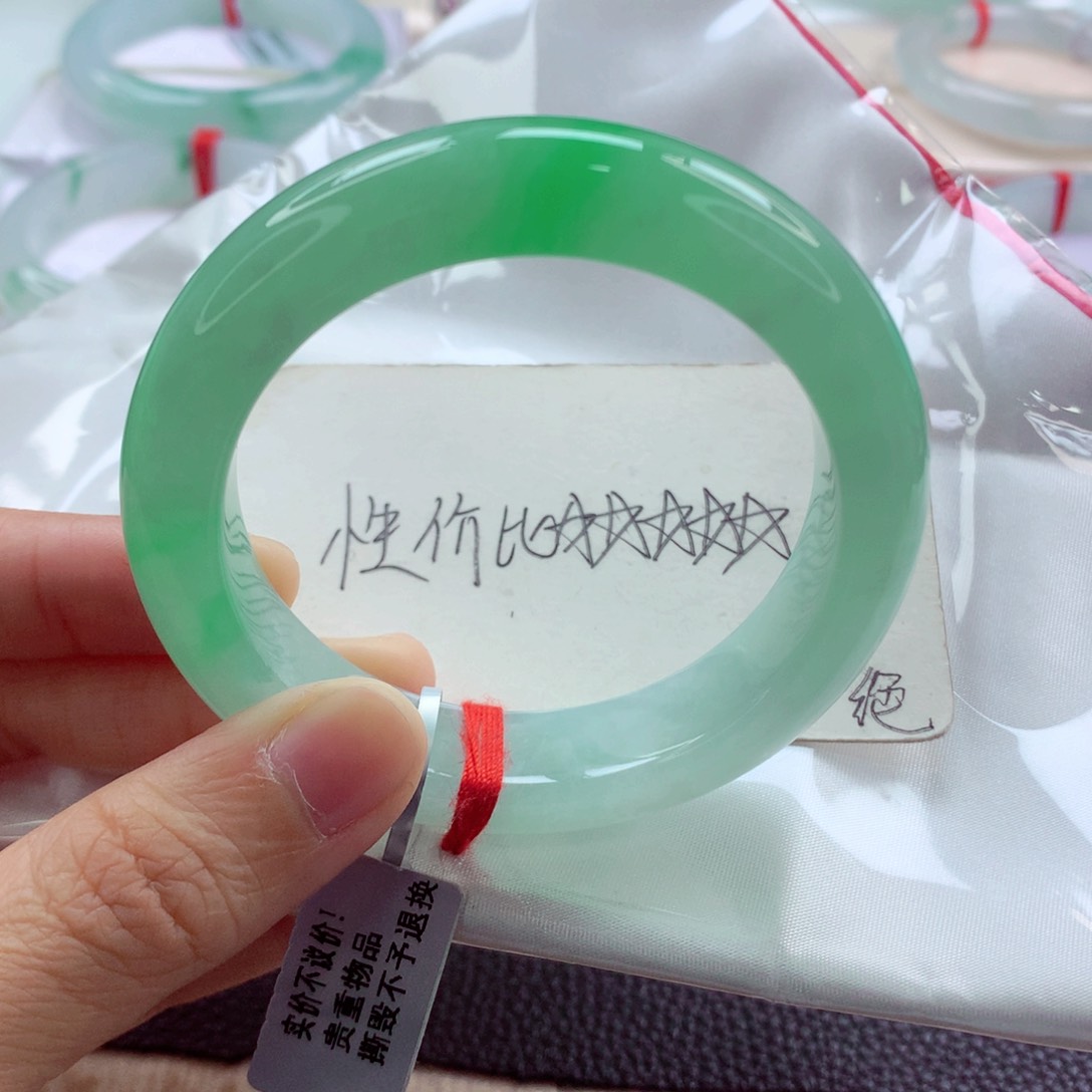 翡翠手镯未镶嵌53.5甜阳绿完美A