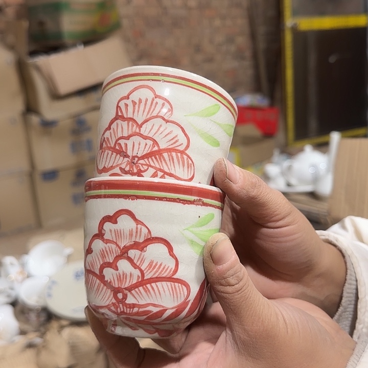 库存微瑕手绘杯两个