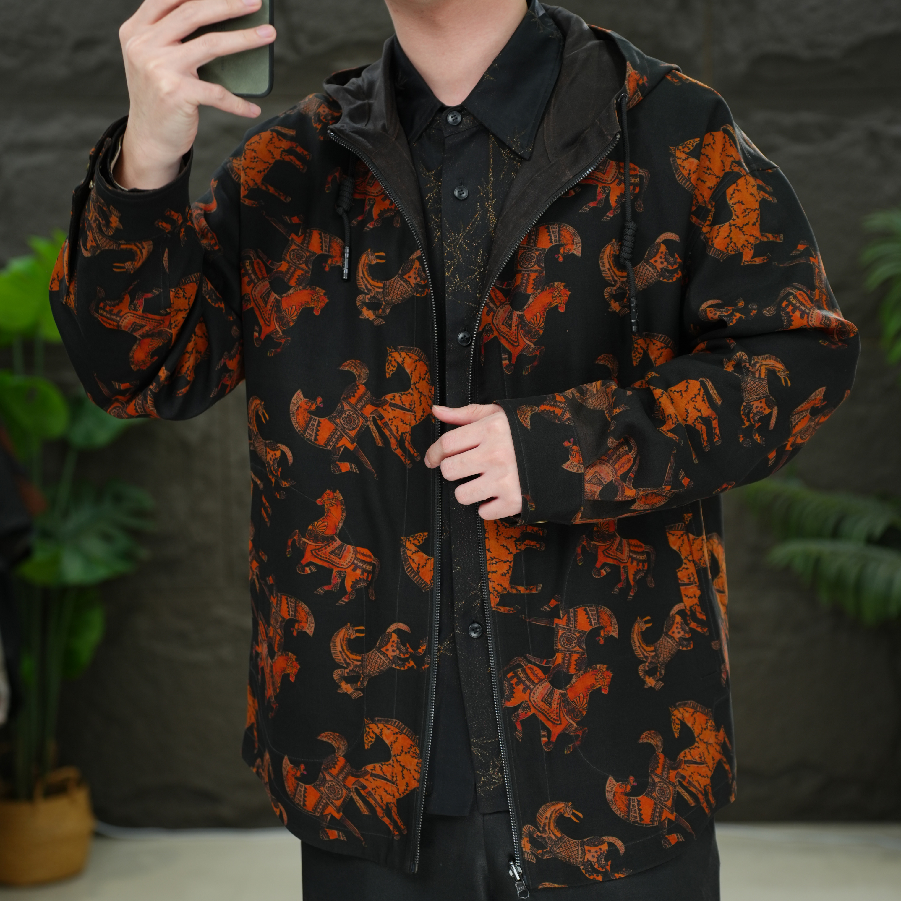 50姆米重磅桑蚕丝香云纱绸面万马奔腾双面穿连帽休闲夹克