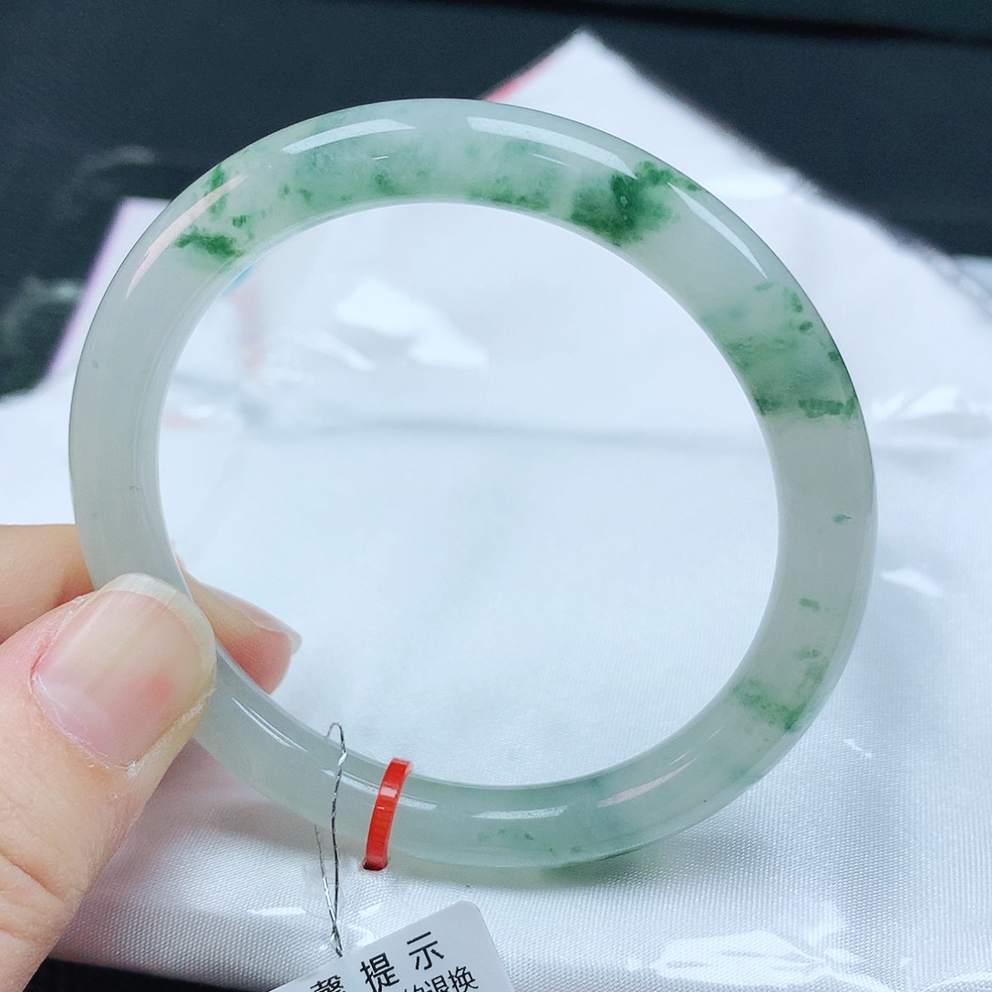 翡翠手镯未镶嵌54圆