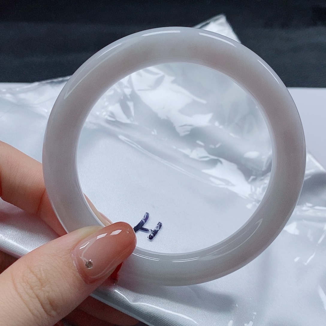 【闪购商品】未镶嵌手镯（圆镯）翡翠486号