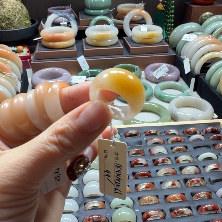石英质玉未镶嵌手镯