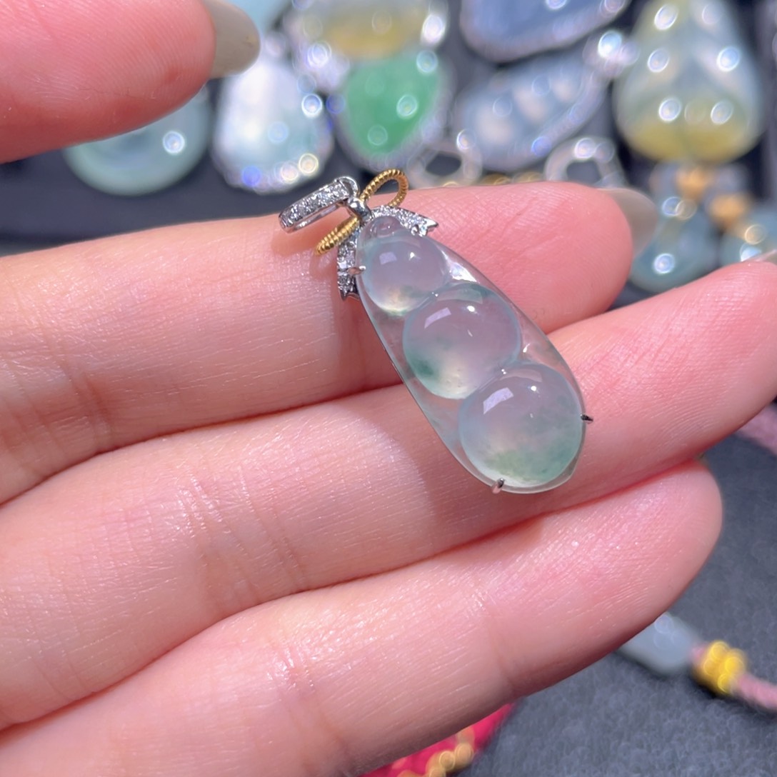 颈饰18K金镶嵌翡翠翡翠 