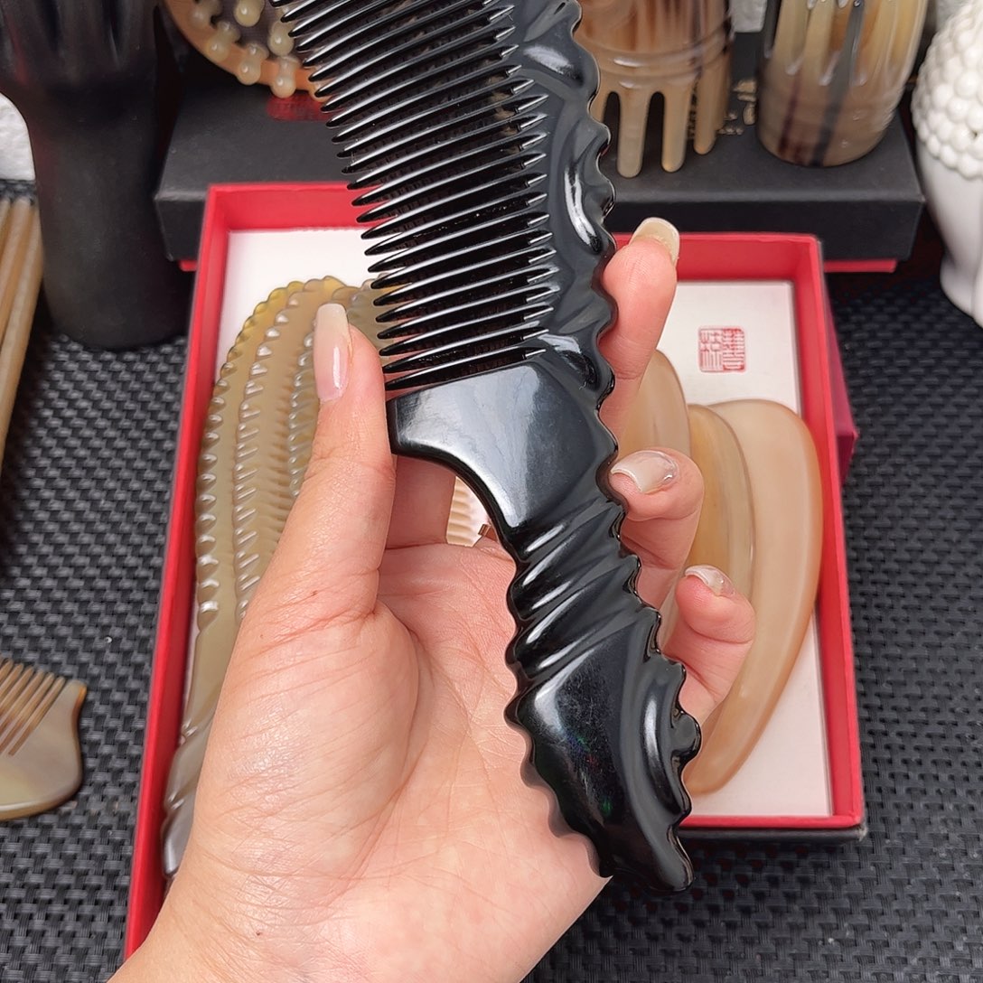 一***光手工制作纯牛角梳子