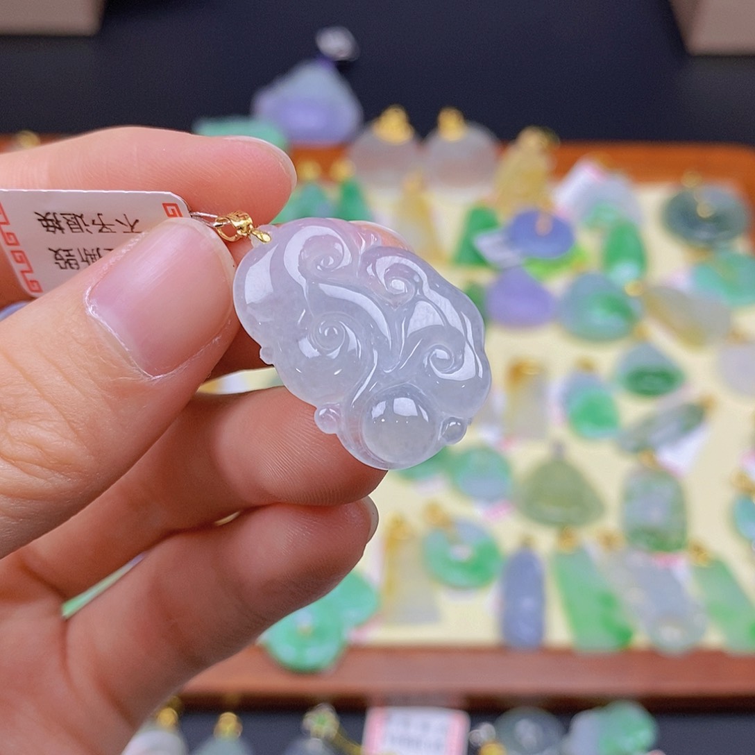 翡翠颈饰18K金镶嵌翡翠