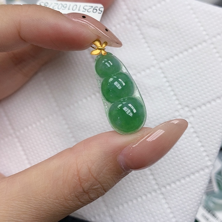 颈饰18K金镶嵌翡翠
