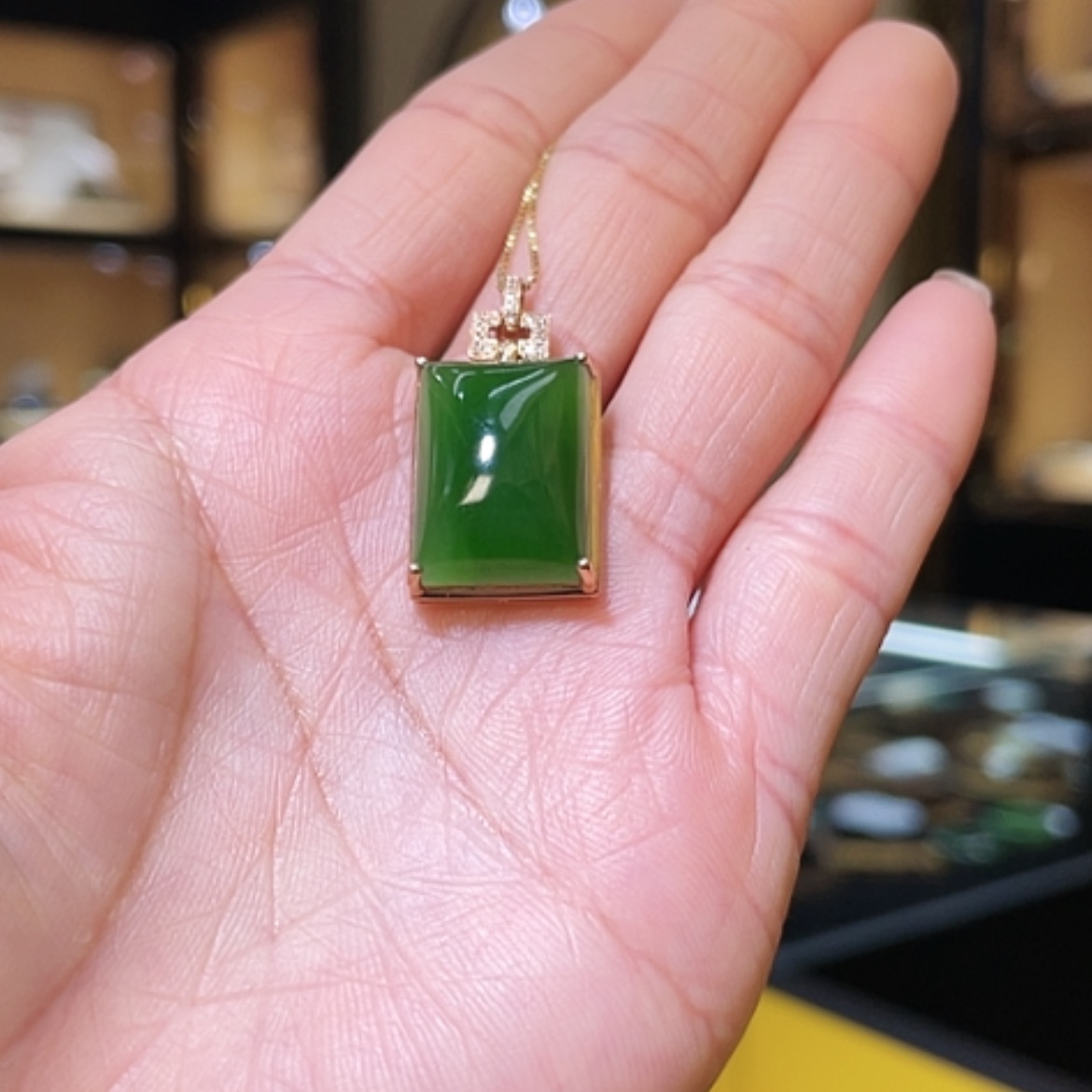 【闪购商品】和田玉颈饰18K金镶嵌平安牌