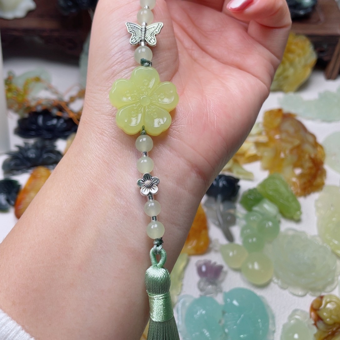 蛇纹石玉颈饰未镶嵌