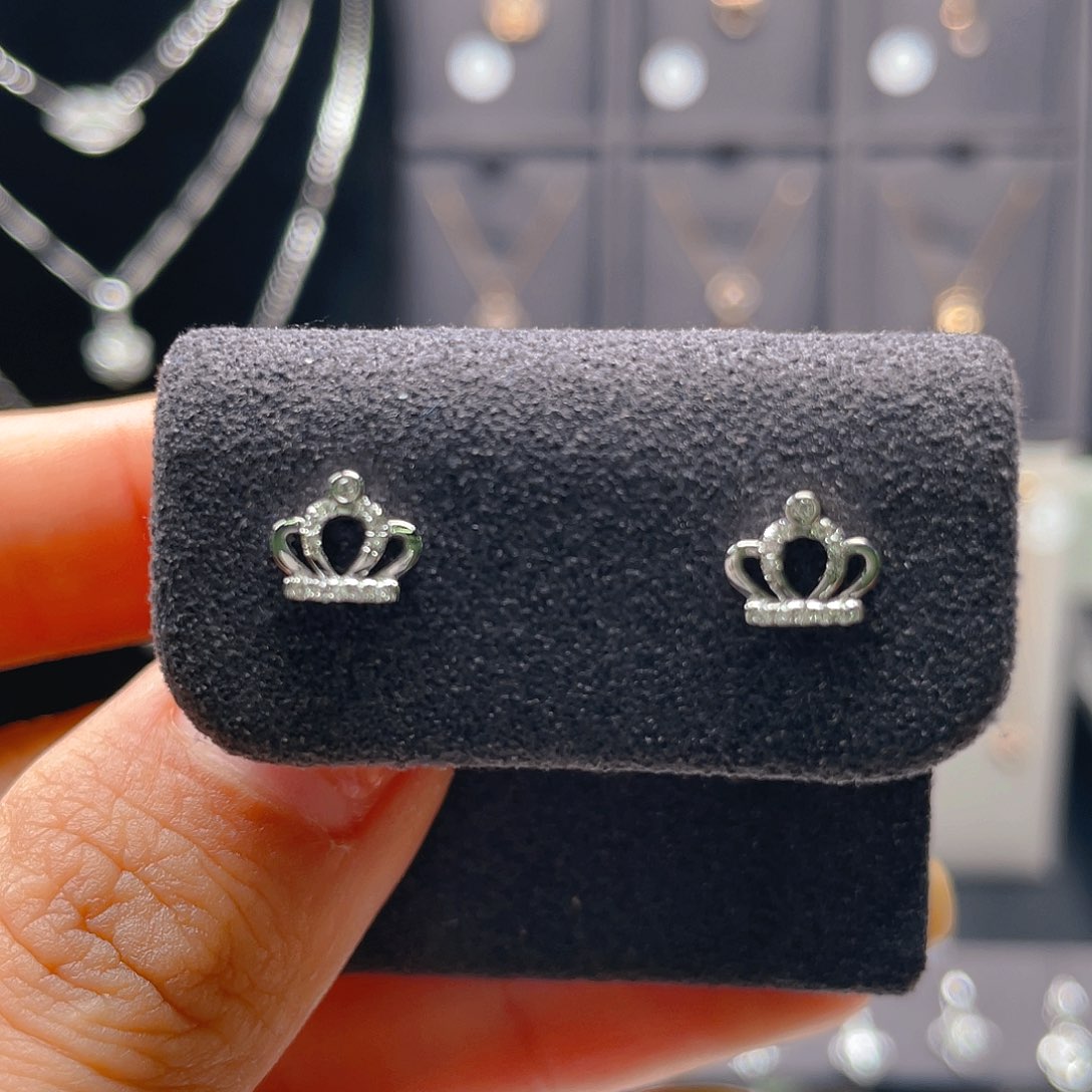 耳饰18K金镶嵌钻石耳钉