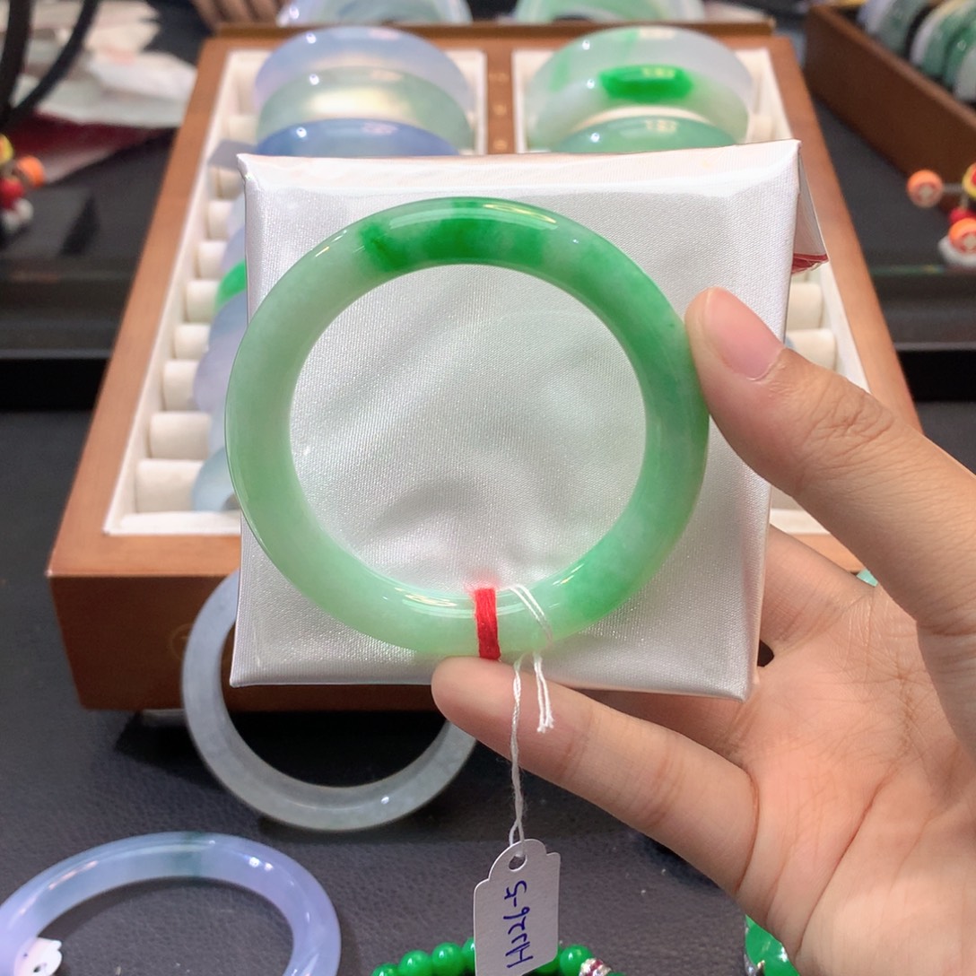 翡翠未镶嵌手镯圆条