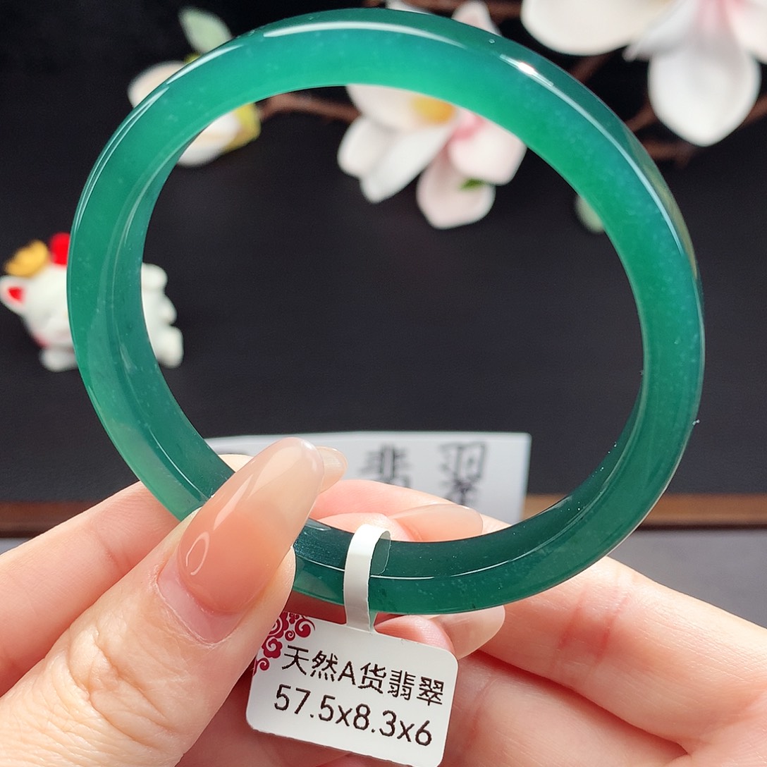 翡翠手镯（圆镯）未镶嵌