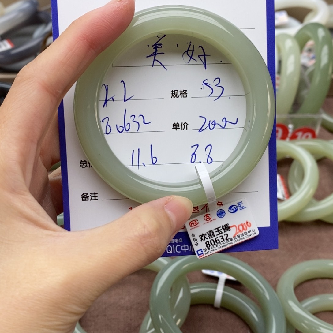 和田玉手镯未镶嵌美*